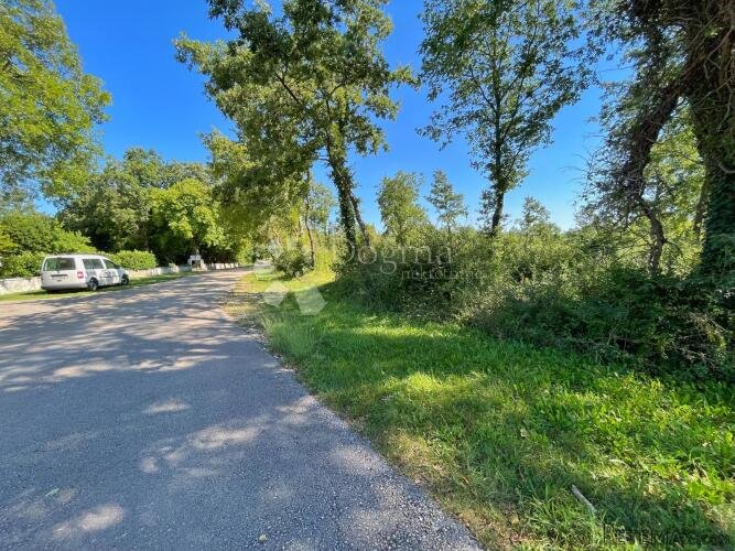 Prostrano građevinsko zemljište 1304 m² - 3