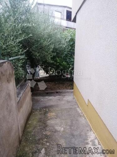 ŠIBENIK, stan u centru sa pogledom na more - 4