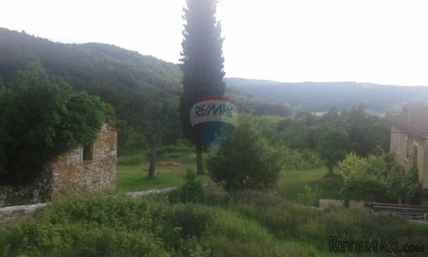 Oprtalj, građevinsko zemljište sa projektom za modernu... - 4