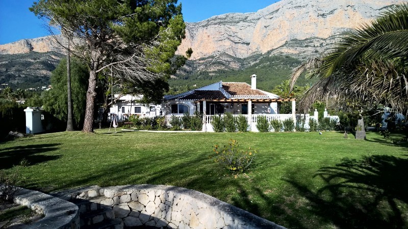 V1556 - 4 Bed Villa With 2 Bed Guest..