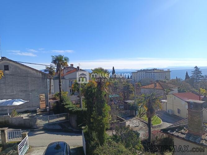 Lovran, 270m2, kuća s dva stana, okućnica, parking, vrt, b..
