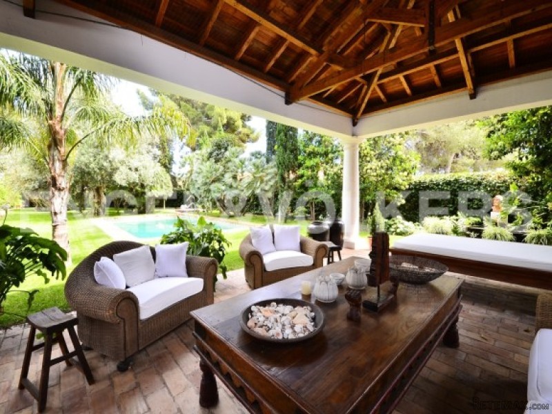 Quality Villa With Beautiful Garden In..