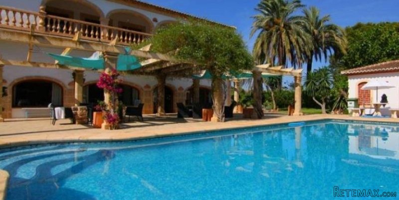 6 Bedroom 6 Bathroom Villa in Javea.