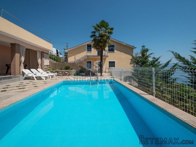 LOVRAN okolica, samostojeća kuća s 3 apartmana, bazenom i p.. - 2