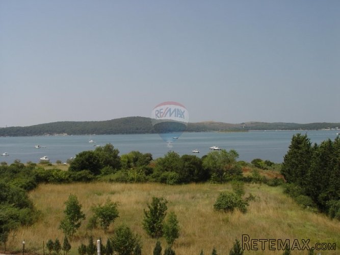 Istra,Medulin, moderno renovirana kuća 150 m od mora