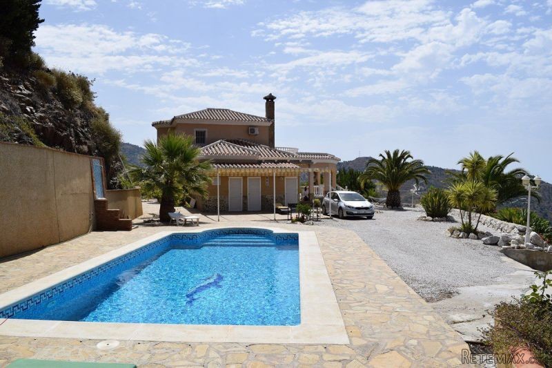 Villa for Sale in Arenas 498.000 €