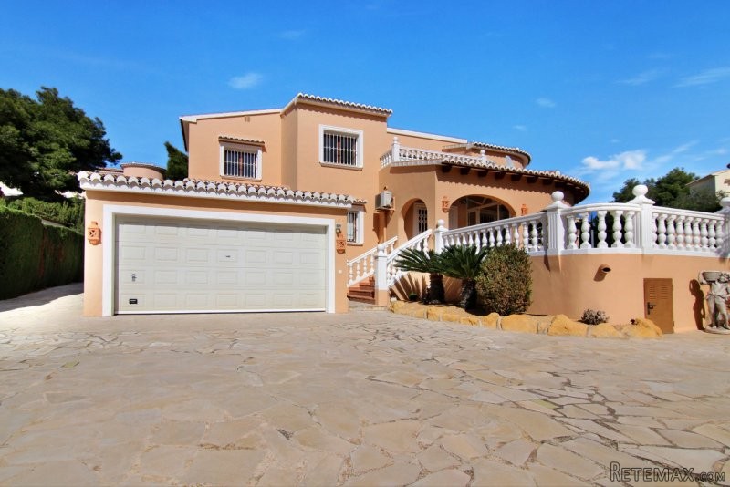 Fabulous 5 bedroom house very close to..
