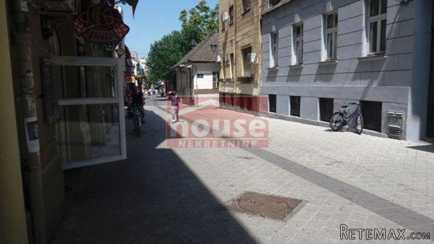 Agencijska oznaka je 9106971, Novi Sad, Centar- pešačka z.. - 2