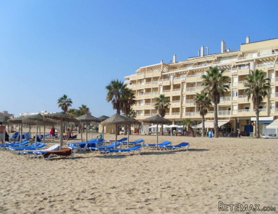 Se vende apartamento de tres dormitorios dobles con..