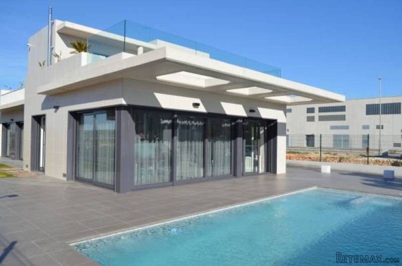 4 Bedroom 3 Bathroom Villa In Dehesa De..