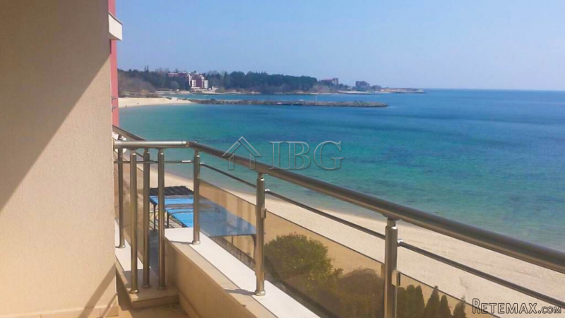 One bedroom apartment with stunning SEA..