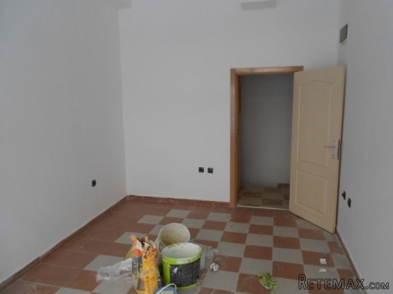 Prodajem Poslovni Prostor,Grbavica - 2