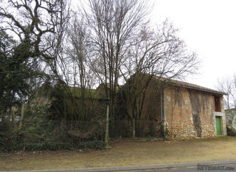 Barns to convert on outskirts of small.. - 2