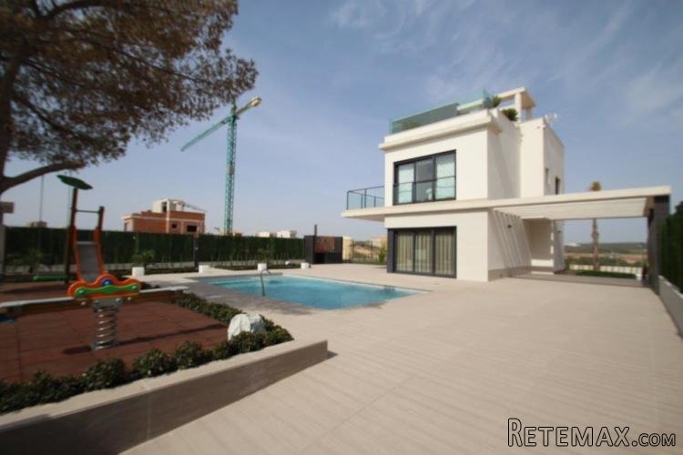Located in Campoamor just a few hundred meters from the.. - 2