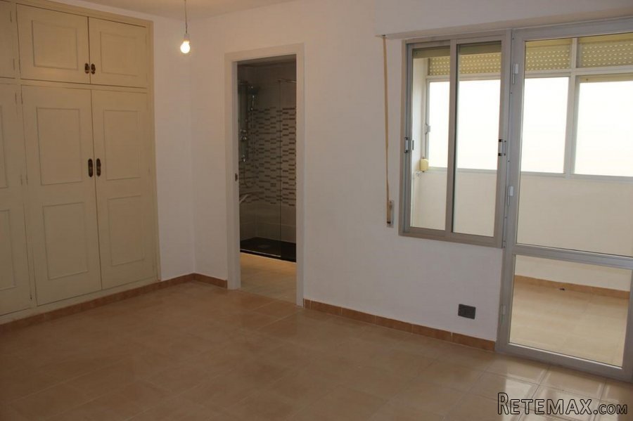 Este apartamento de 3 dormitorios y 2 baños está situado e.. - 3