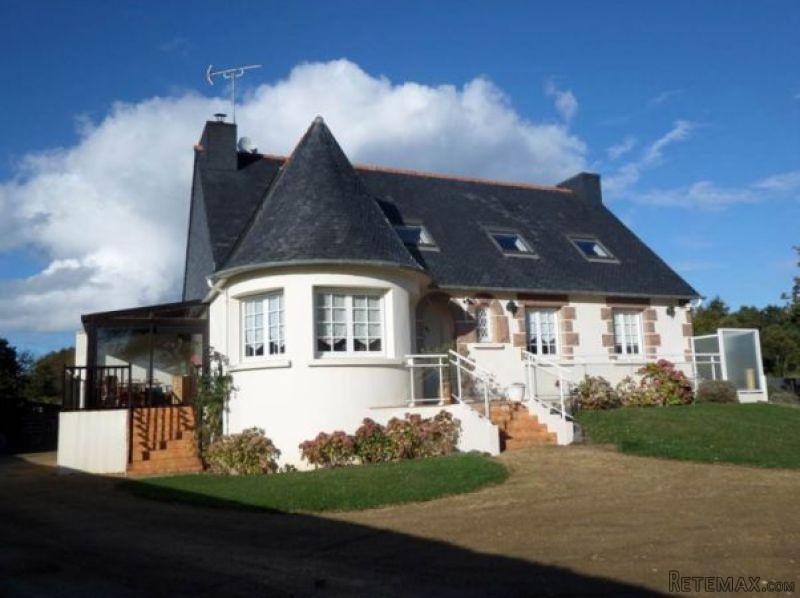 5 Bedroom Detached Coastal Property