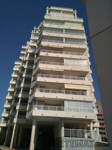 Apartamento con 2 dormitorios y 2 baños, cocina..