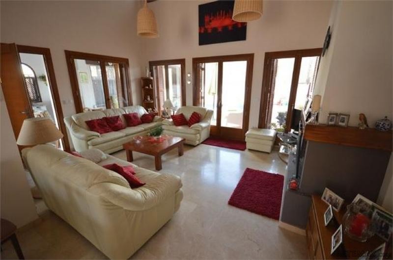 3 bedroom detached house for sale - 2