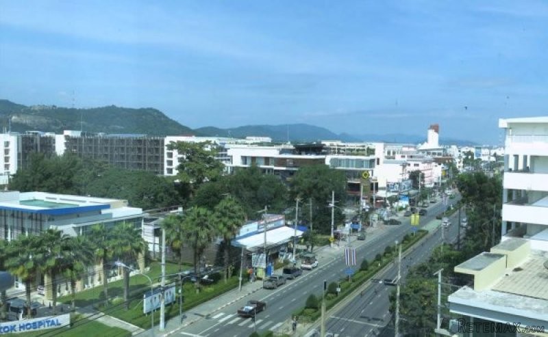 Immaculate 2 Bed Penthouse Condo Next..