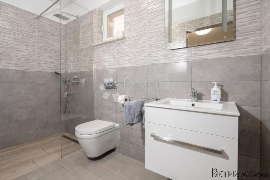 Prekrasna Villa sa prostranom okućnicom 9400 m² - 9
