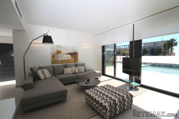Located in Campoamor just a few hundred meters from the.. - 3