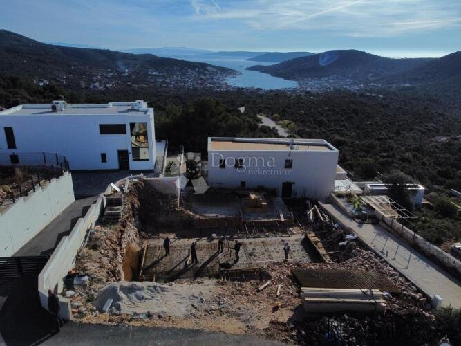 VINIŠĆE- ZEMLJIŠTE ZA VILLU S DOZVOLOM I POGLEODM - 3