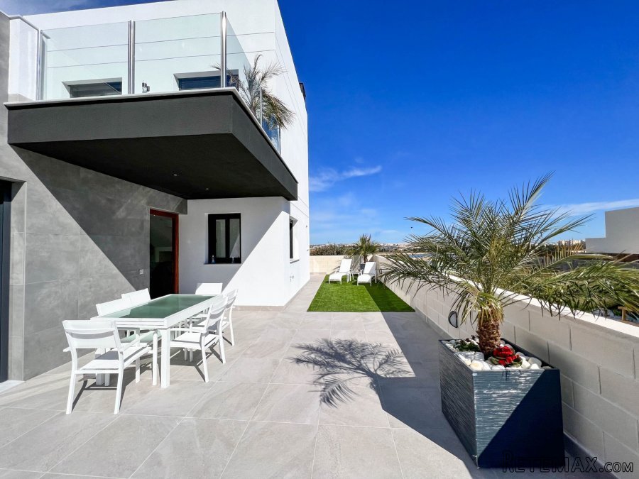 Los Altos is located just minutes from the prestigious.. - 4