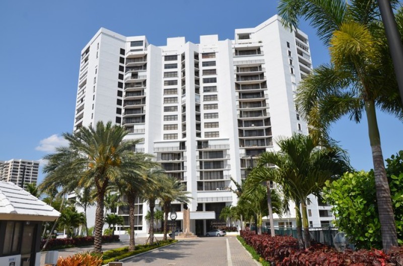 2 bedroom Flat For Sale: 300 Three..