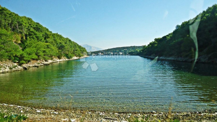 POLJOPRIVREDNO ZEMLJIŠTE SA POGLEDOM NA MORE I