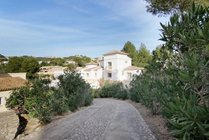 Superb Mellini Colonial Style Villa