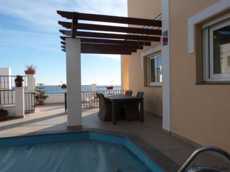 3 bedroom, 3 bathroom Villa, (build 137..