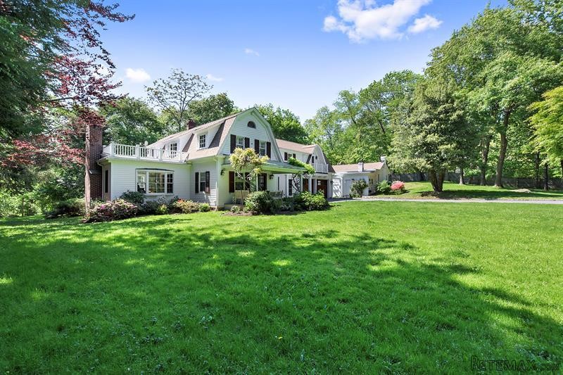 5 bedroom House For Sale: 1 Pondfield..