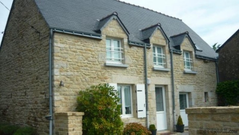 Very pretty stone house in perfect..