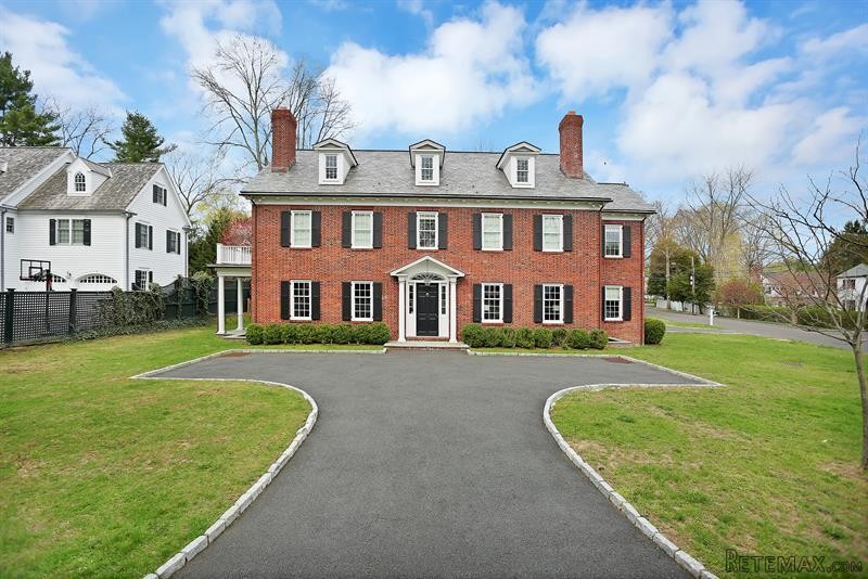 5 bedroom House For Sale: 180 Park..