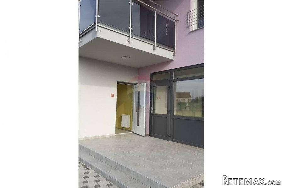 Uredski poslovni prostor u Trnovcu; 182 m2 - 10