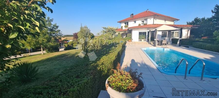 Vila 682 m2, bazen, teniski teren, parcela 5281 m²