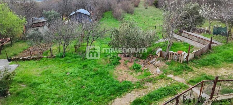 Hreljin, 70m2, samostojeća katnica s dva stana na velikoj..