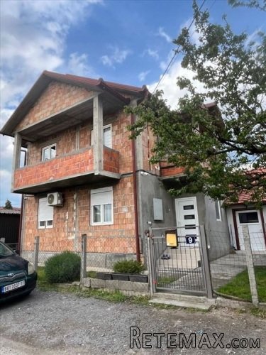 Prodajem kucu u Batajnici u lepom kraju - 2