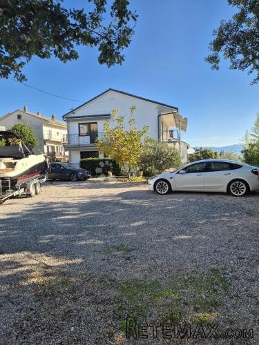 VIŠESTANBENA KUĆA S 11 APARTMANA - 2