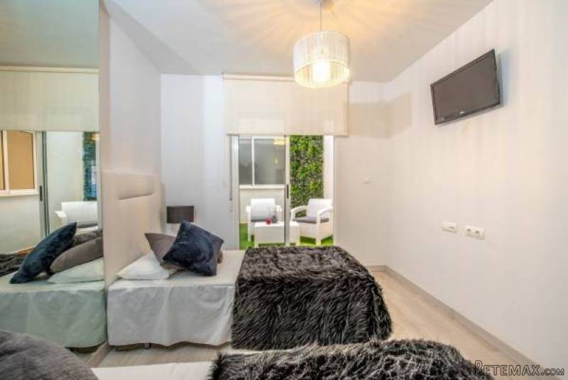 2 Bedroom 1 Bathroom Penthouse In..