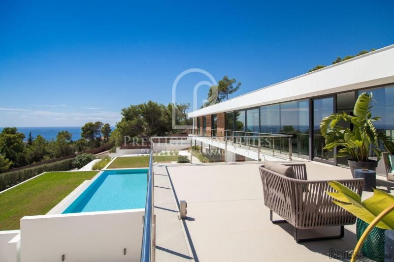 Contemporary designer villa with sea..