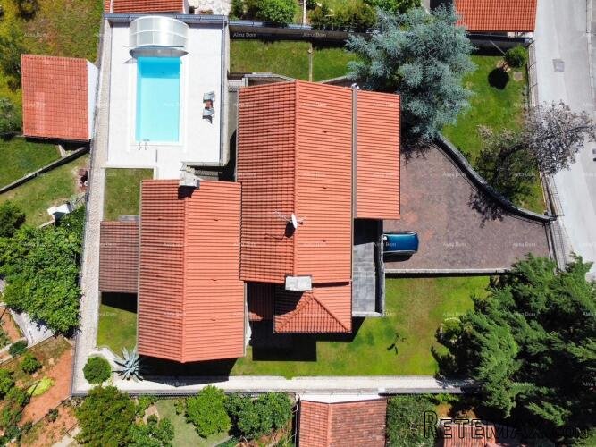 Prekrasna kuća s bazenom u Puli, idealna za obitelj ili.. - 3