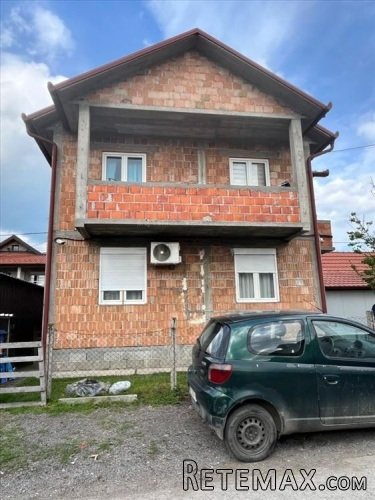 Prodajem kucu u Batajnici u lepom kraju - 3