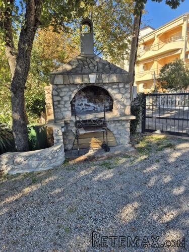 VIŠESTANBENA KUĆA S 11 APARTMANA - 3