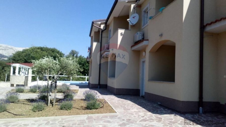 Baška - četiri nove kuće u nizu, 320m2, bazen - 4