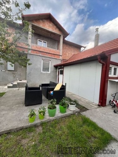 Prodajem kucu u Batajnici u lepom kraju - 5