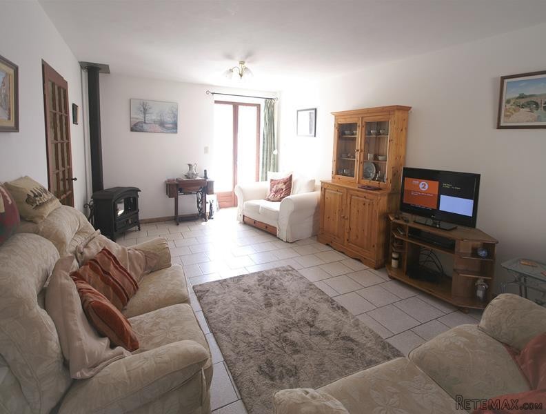 Modernised 3 Bedroom Spacious Village.. - 2