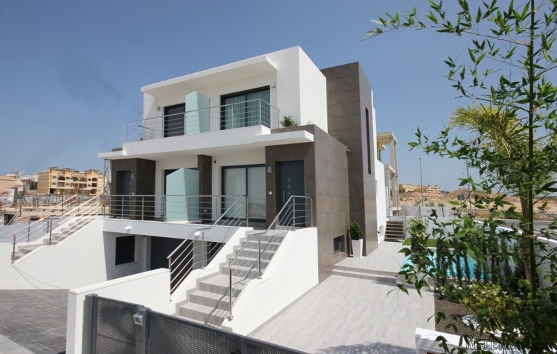 RS262, Spacious semi-detach villa in..