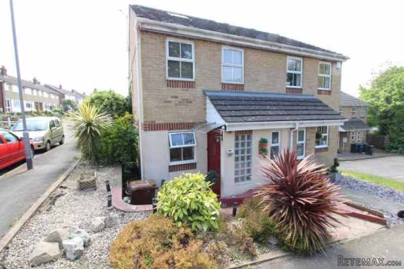 3 bedroom, Semi-detached House house..