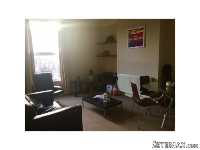 Lovely clean spacious 1 bed flat - 2